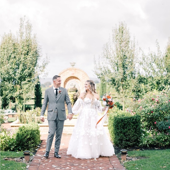 Meet your Posher, Alyssa - Picture 3 of 3